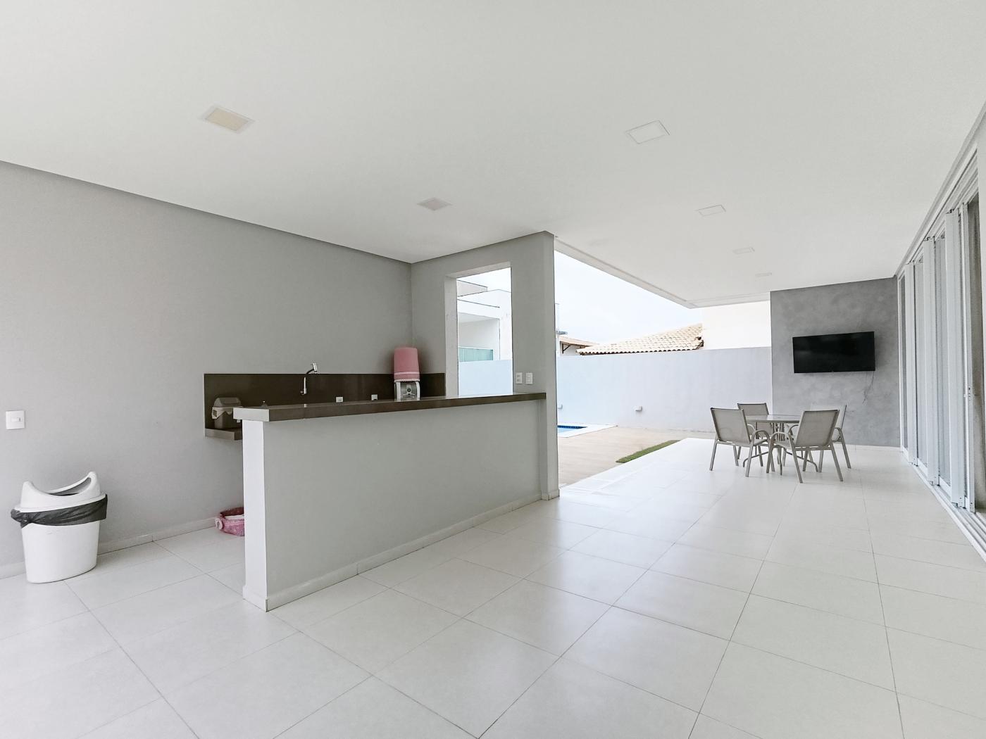 Casa de Condomínio para alugar com 4 quartos, 420m² - Foto 17