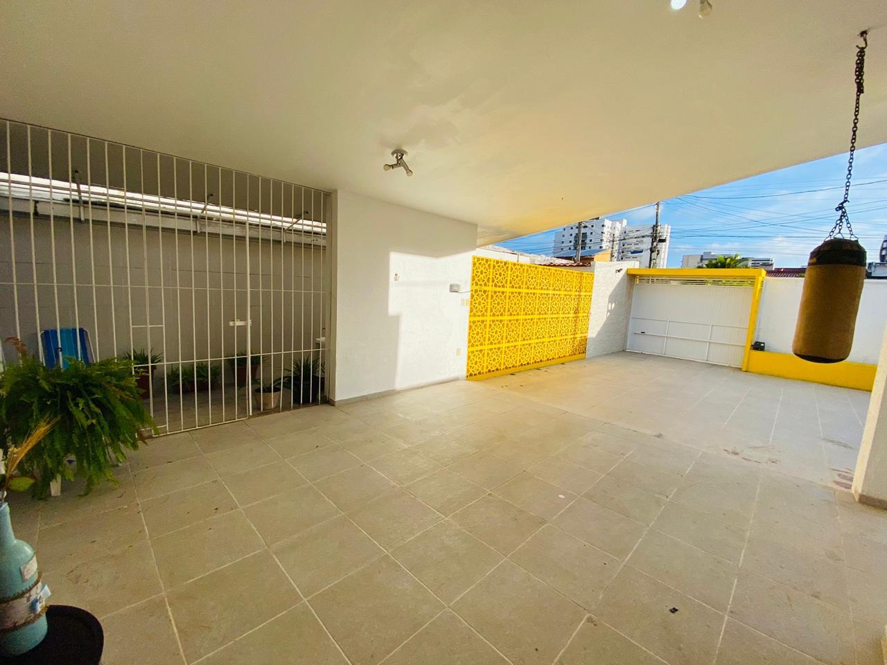 Casa à venda com 5 quartos, 300m² - Foto 4